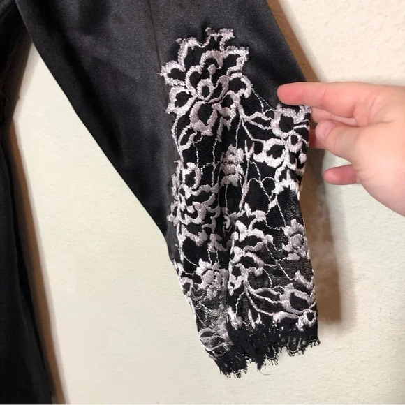 Jones New York Black Silky Robe with Eyelash Lace Sleeves Medium - Picture 4 of 6